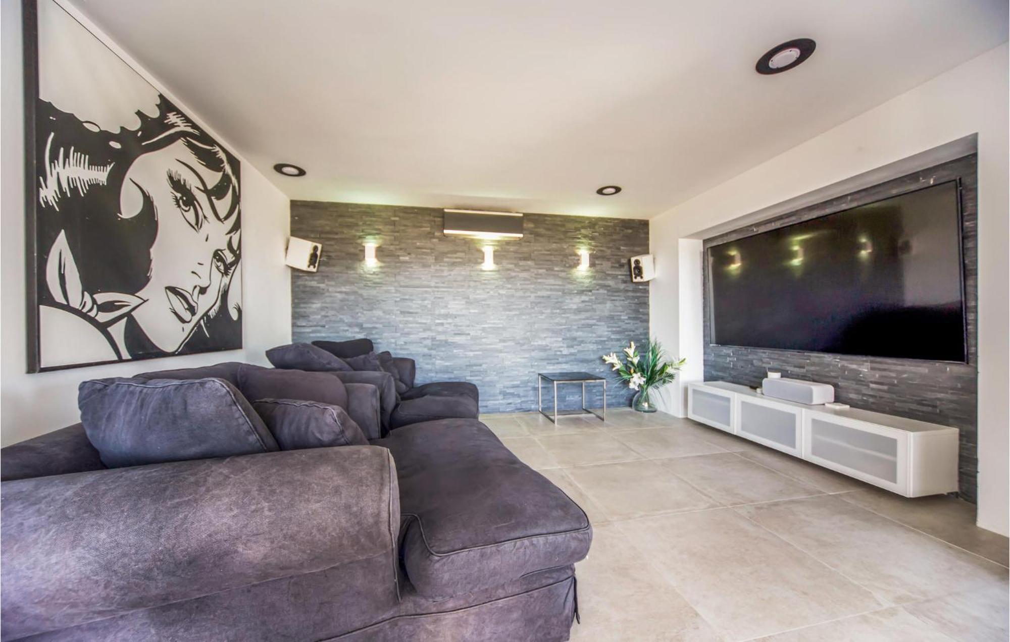 Amazing Home In Ador With Kitchenette 외부 사진