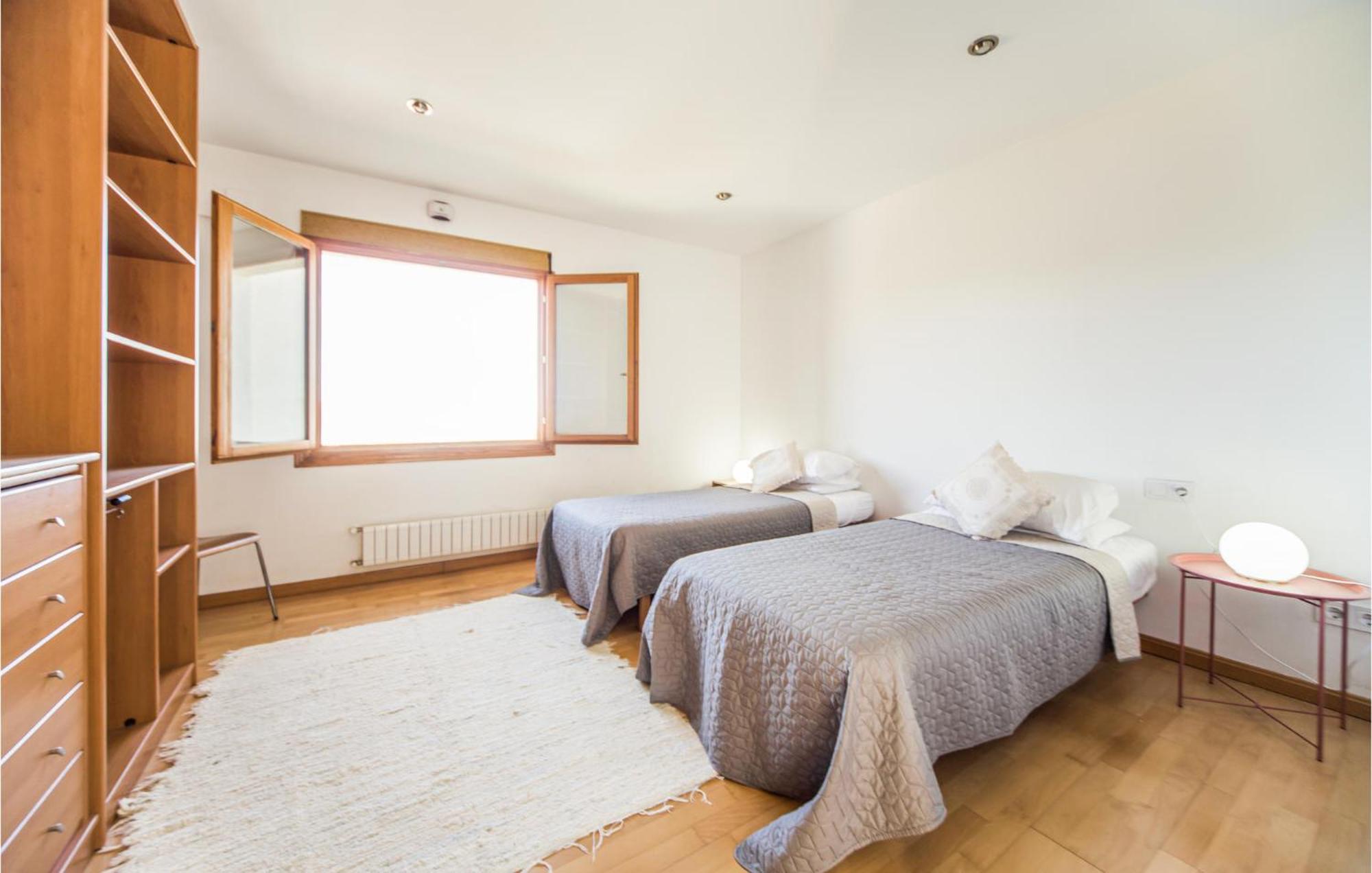 Amazing Home In Ador With Kitchenette 외부 사진