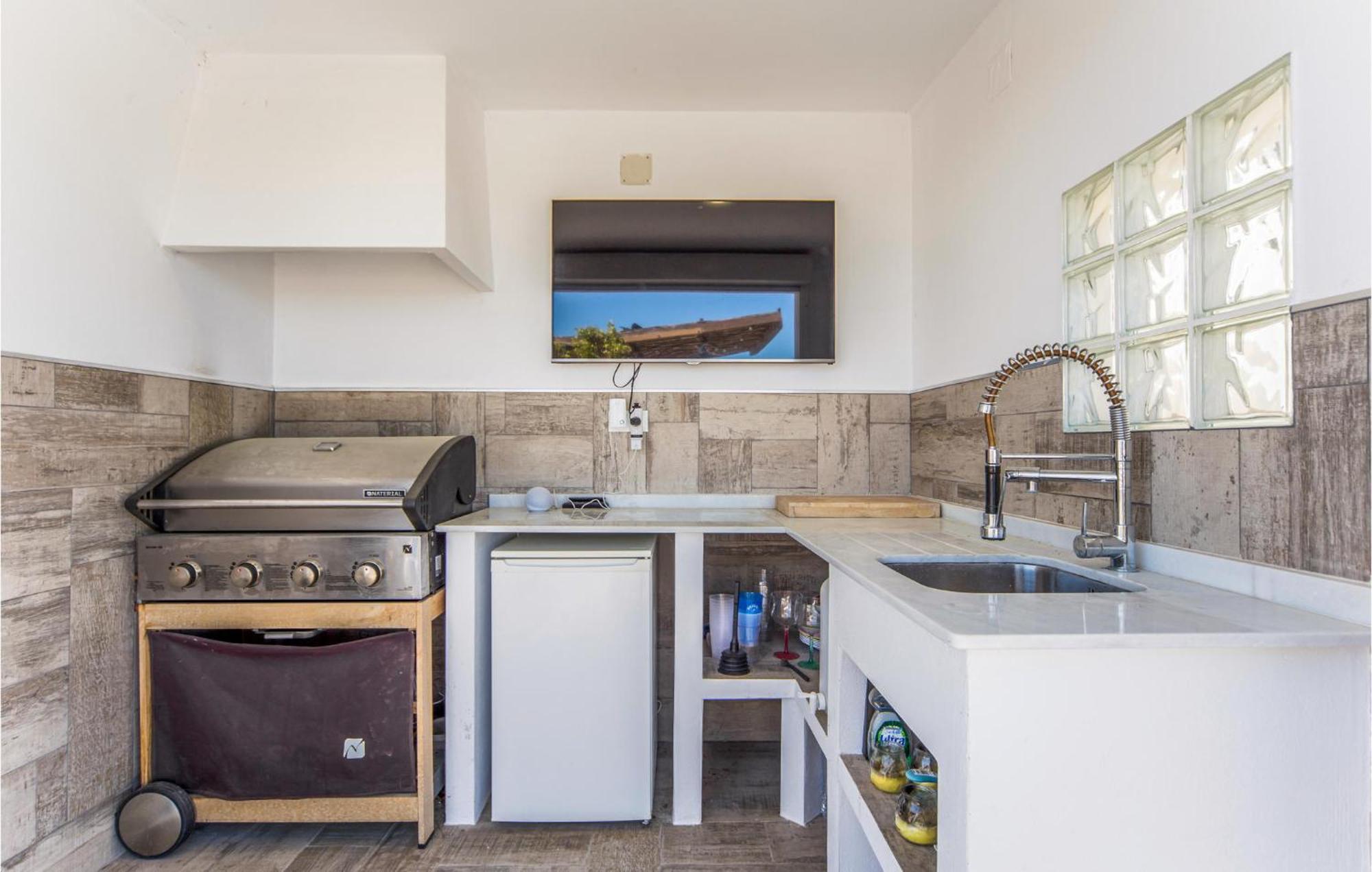 Amazing Home In Ador With Kitchenette 외부 사진